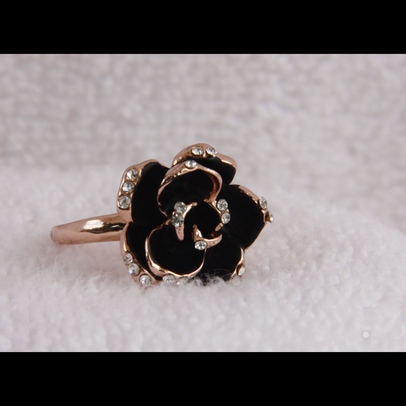 Flowered rings - Picture 5 of 8